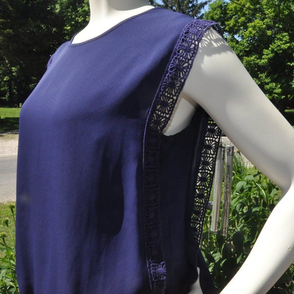 🦋 Navy Blue Top with lace trim and elastic waist band